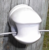 Porcelain Screw-In Insulator Large For Wood Posts